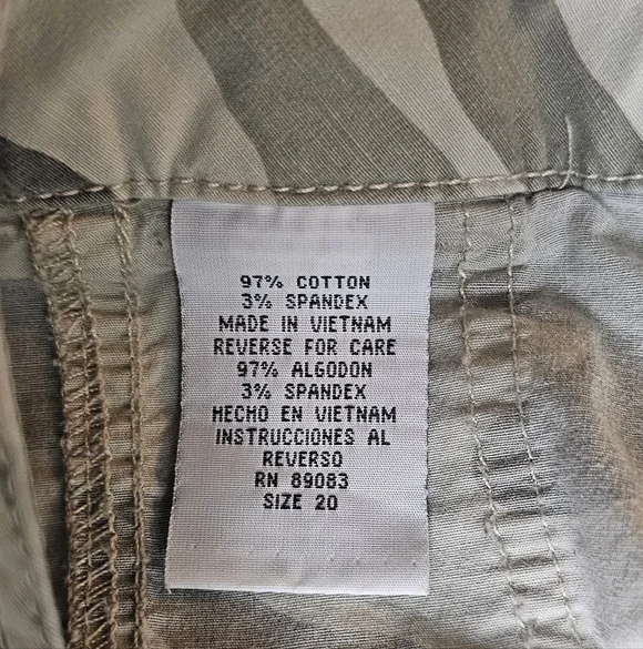 L.E.I. Camouflage Women's Cargo Shorts 20 Plus - Picture 3 of 3